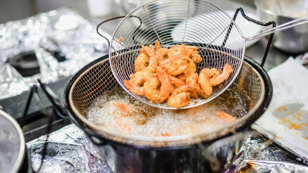 Meniriskan Minyak pada Makanan, Kunci Camilan Renyah, Sehat, dan Awet
