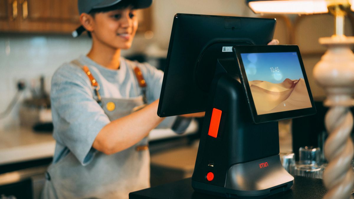 Kasir Online Akses dari Mana Saja untuk Kontrol Usaha Lebih Fleksibel